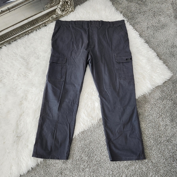 Wrangler Relaxed Fit Cargo Pants. Size 44x30. New. - Picture 1 of 5